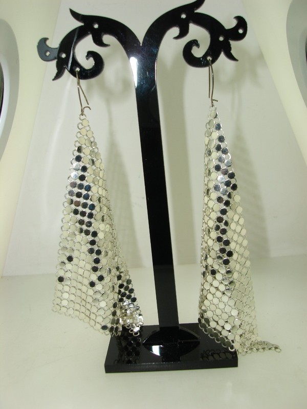 Vintage 1970s silver mesh triangle dangle earrings