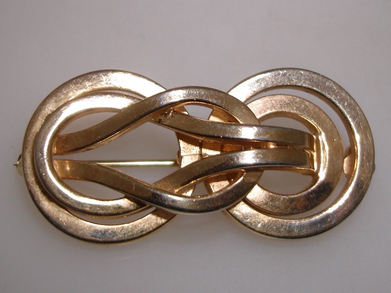 Vintage 1940s gold tone intertwined circles pin by Barclay, signed and exquisite.