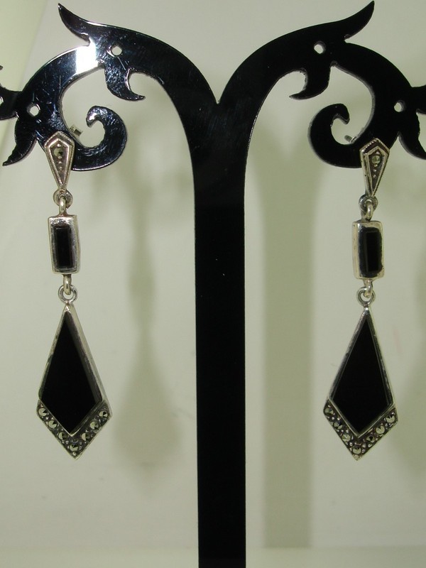 Vintage sterling silver onyx and marcasite dangle earrings from the 1970s-80s