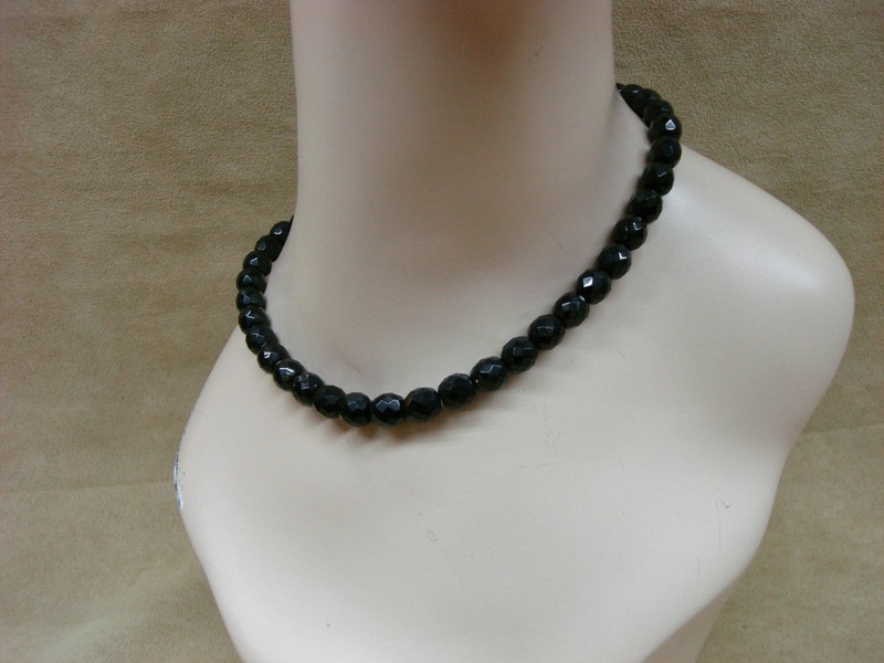 Vintage 1970s black glass beaded choker necklace