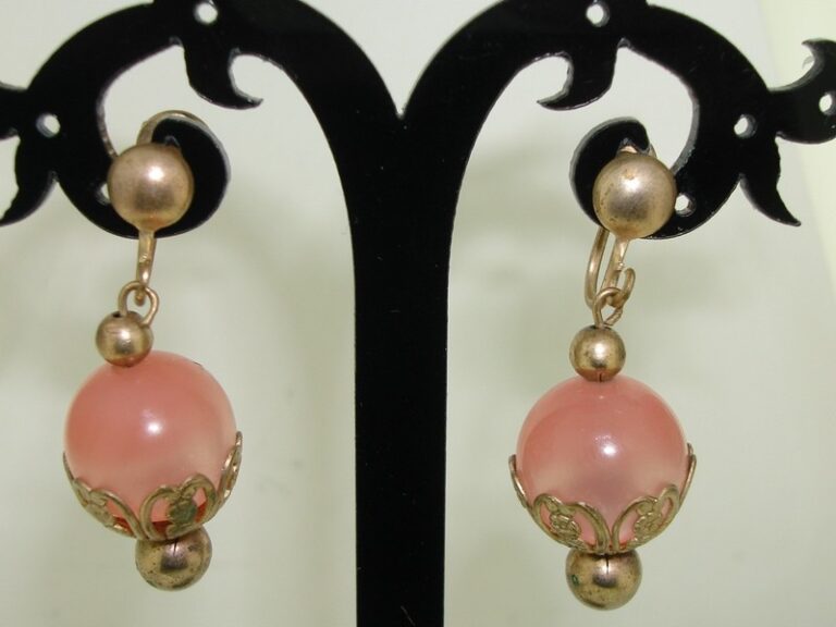 Vintage pink moonstone filigree dangle earrings (1940s-1950s)