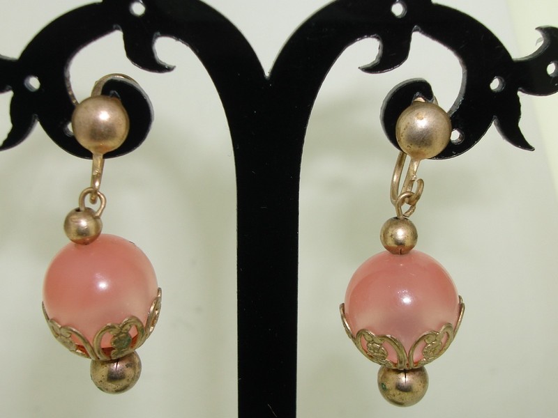 Vintage pink moonstone filigree dangle earrings (1940s-1950s)
