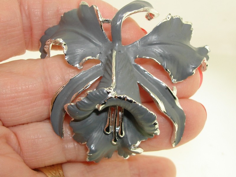 Vintage 1960s signed orchid enamel brooch pin in gray and silver