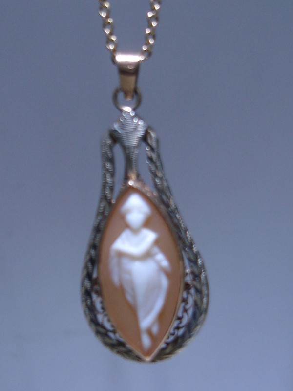 Antique 1900s 10K Rose and White Gold Carved Shell Cameo Pendant