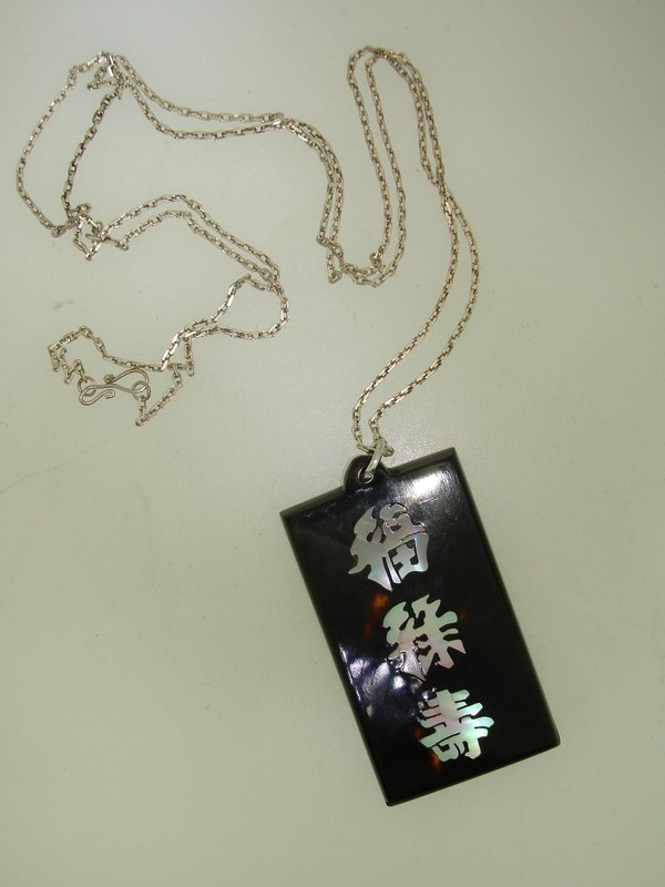 Vintage Chinese pendant necklace with mother of pearl inlay