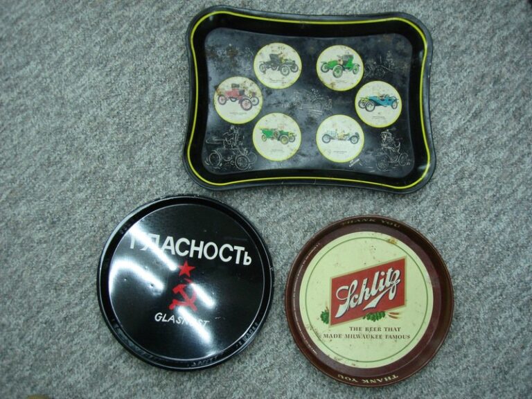 Set of 3 vintage beer trays featuring Schmidt's, Glasnost, and an antique car design.
