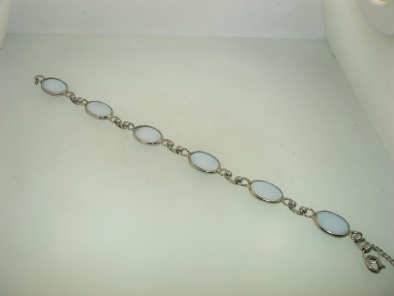 Vintage 1960s blue art glass bracelet with silver tone metal and oval stones