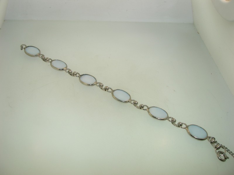 Vintage 1960s blue art glass bracelet with silver tone metal and oval stones