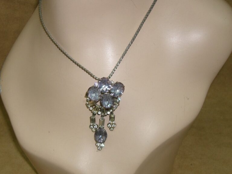 Vintage 1940s rhinestone choker necklace with blue stones