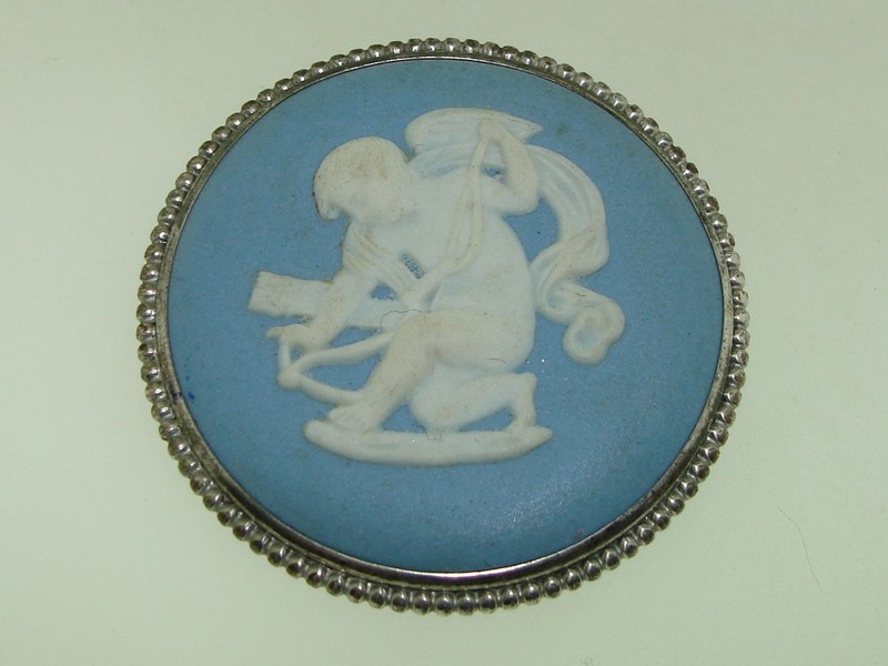 Vintage Wedgewood blue jasper cherub silver pin