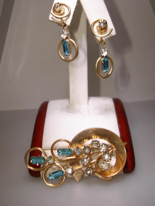 Vintage 1940s rose gold filled rhinestone pin and earrings set with swirl design