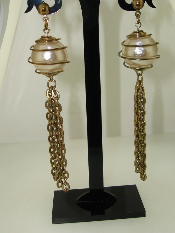 1940s vintage faux pearl and chain earrings