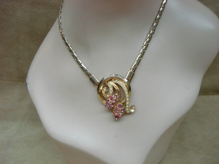 1940s vintage snake skin chain choker necklace with faux pearl and rhinestone pendant
