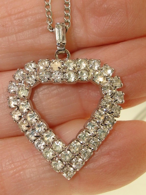 Vintage 1950s foiled rhinestone heart pendant necklace