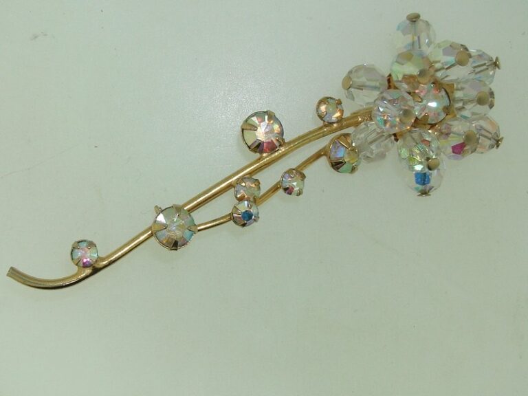 Vintage iridescent crystal flower pin, 1960s aurora borealis design, gold tone metal