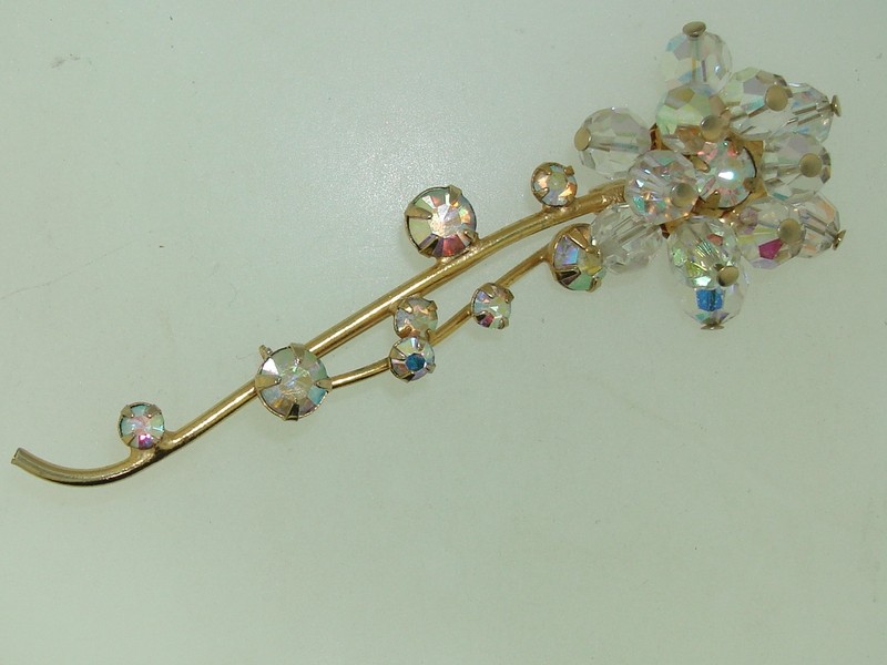 Vintage iridescent crystal flower pin, 1960s aurora borealis design, gold tone metal
