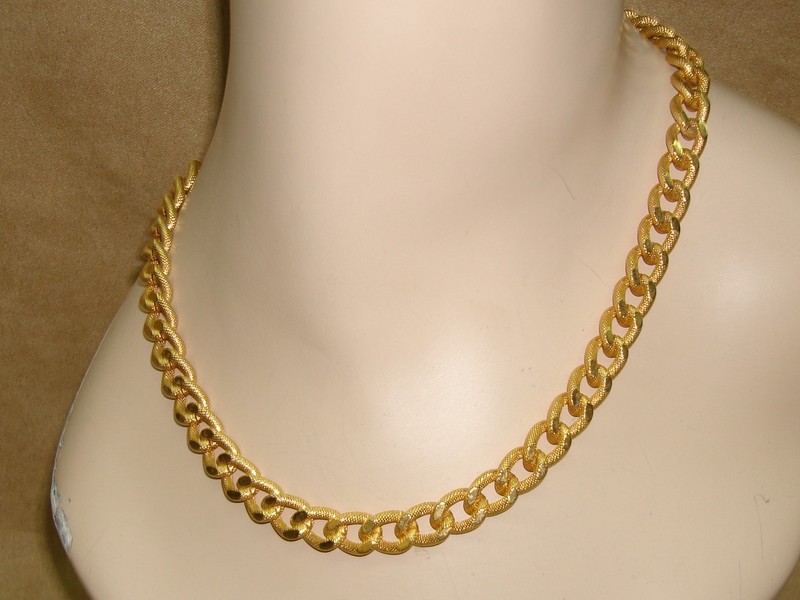 Vintage gold-tone diamond cut curb chain necklace, 18 inches
