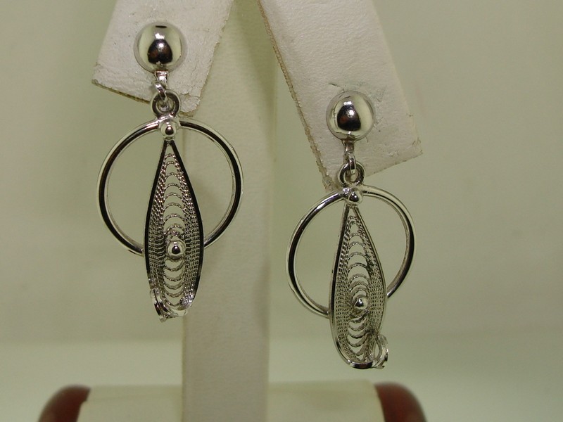 Vintage spun sterling silver dangle earrings with a delicate leaf design
