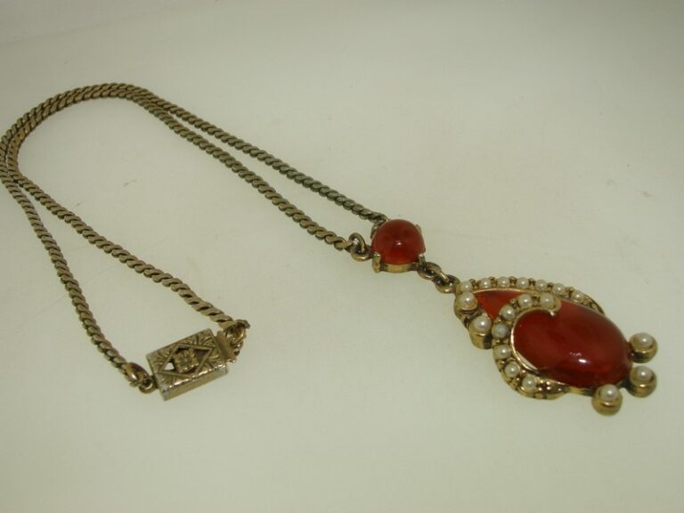 Art Nouveau amber lucite and faux pearl pendant necklace