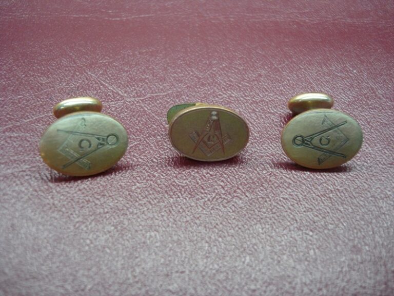 Vintage Masonic bean back cufflinks and collar clip