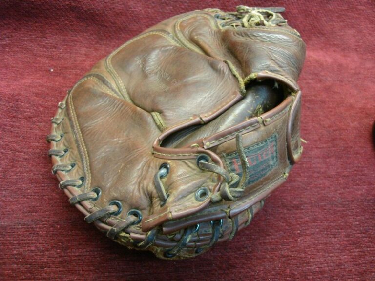 Vintage Hutch #446 leather softball catcher's mitt
