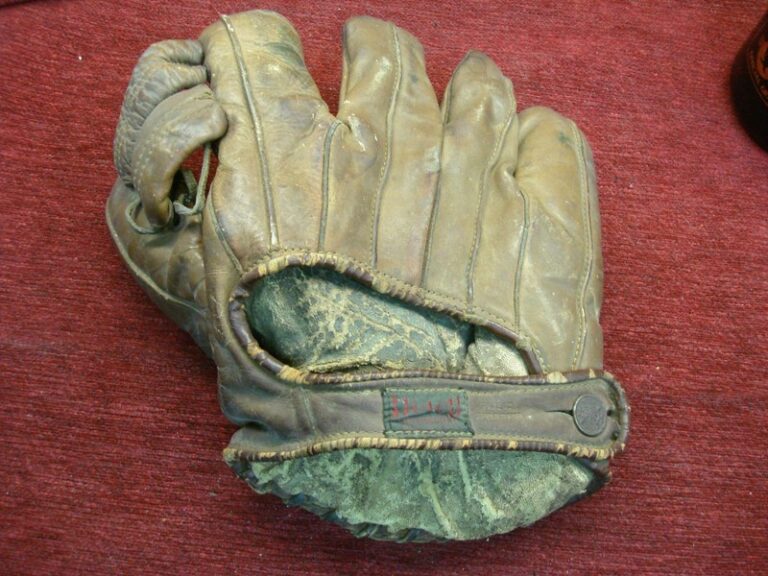 Vintage HUTCH Left-Handed Leather Baseball Mitt