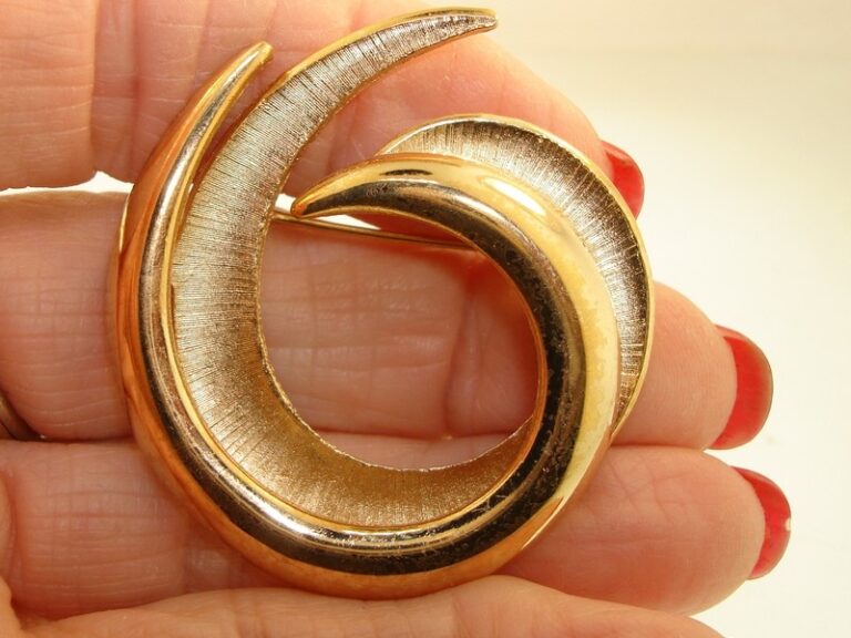 Vintage 1960s Trifari crown pin in brushed gold