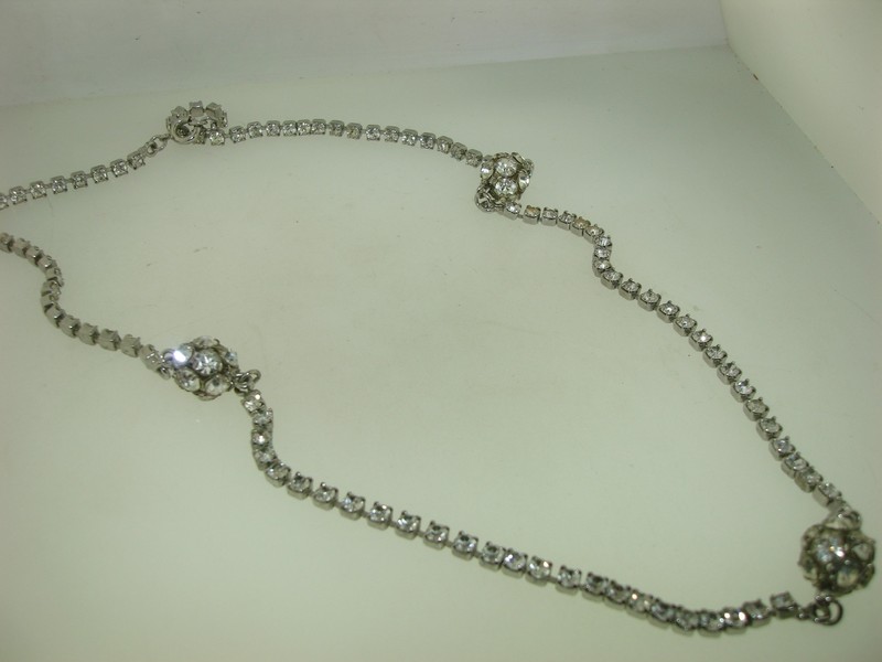 Vintage 1940s rhinestone necklace with foiled design