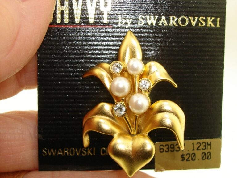 Vintage Swarovski crystal lily pin by Savvy, new on original card