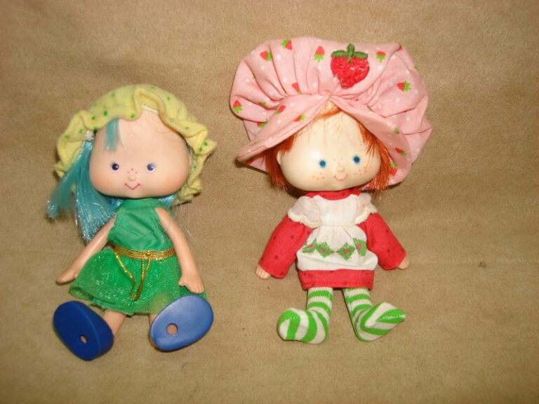 Vintage Strawberry Shortcake Dolls & Accessories Set