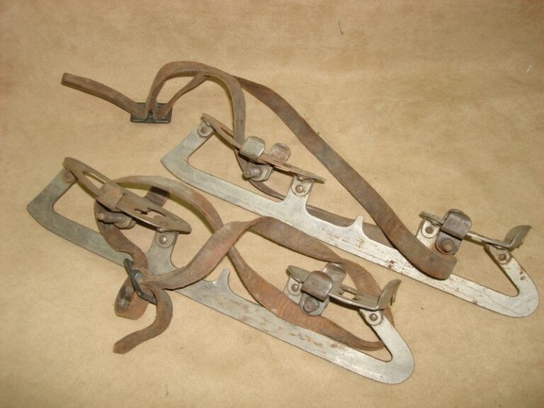 Vintage Union Hardware Co. steel ice skates, men's size 10 1/2, antique sports collectible