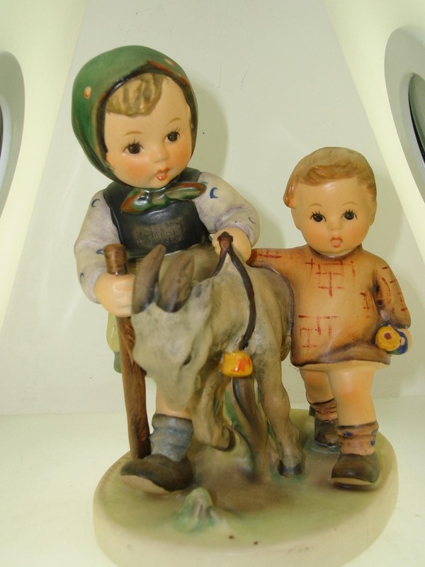 Vintage Goebel Hummel figurine 'Homeward Bound' (#334) with TMK #5