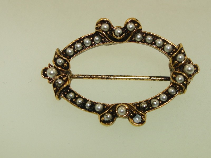 Vintage faux seed pearl pin signed ART, antique style, elegant and classic