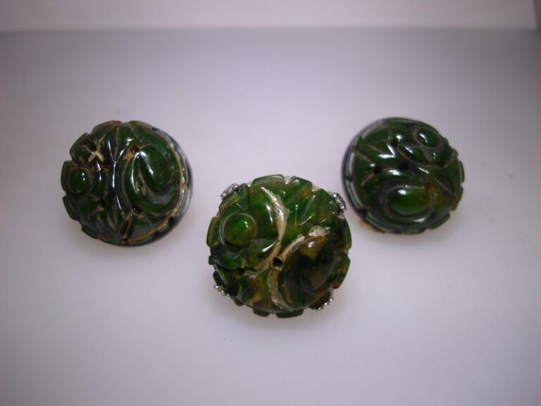 Vintage 1930s Sanford carved bakelite ring and earrings set