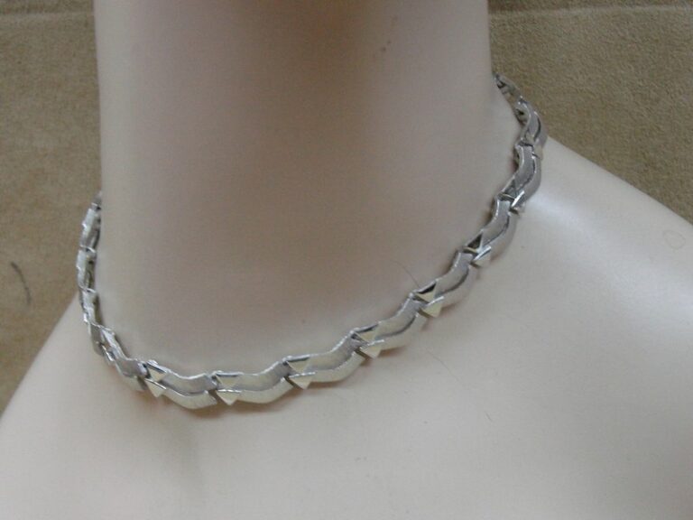 Vintage 1960s Crown Trifari brushed silver choker necklace