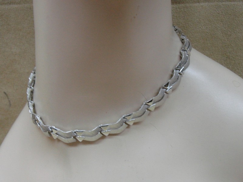 Vintage 1960s Crown Trifari brushed silver choker necklace