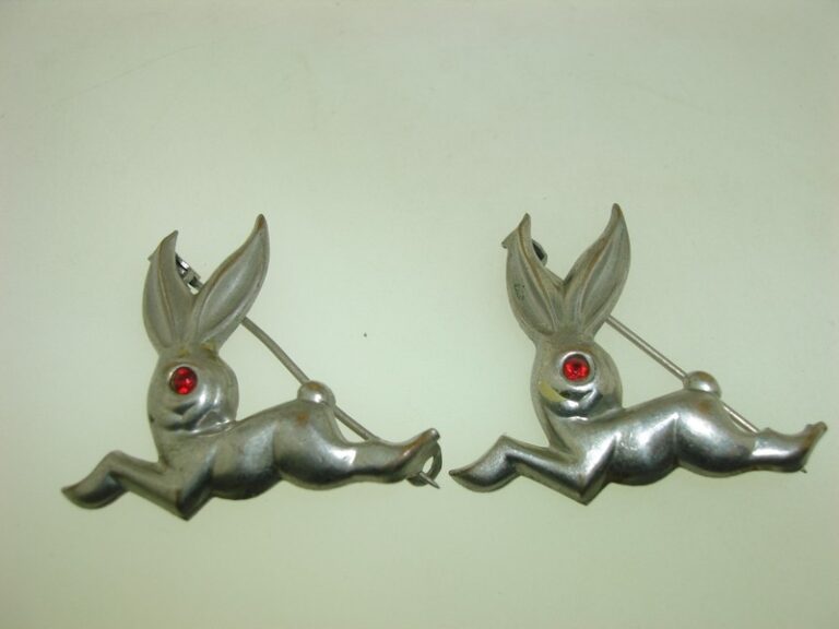 Pair of vintage 1940s hopping bunny scatter pins with red enamel eyes