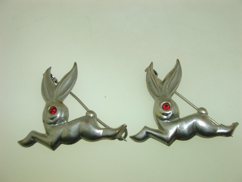 Pair of vintage 1940s hopping bunny scatter pins with red enamel eyes