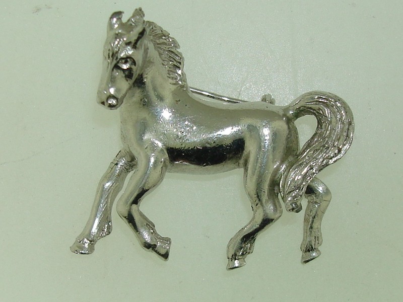 Vintage 1960s silver galloping horse pin