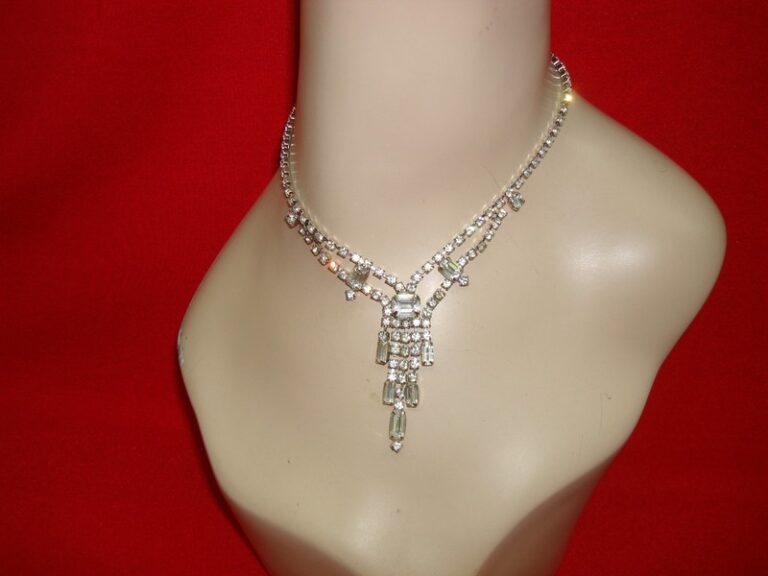 Vintage 1950s emerald and rhinestone choker necklace