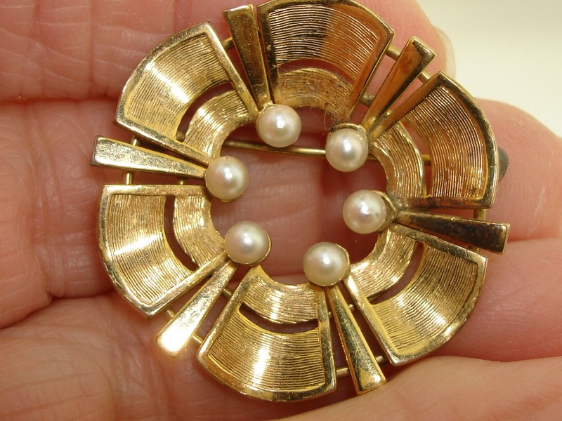 Vintage 1940s gold-filled pearl pin by Harry S. Bick featuring an oriental design with creamy white freshwater pearls.