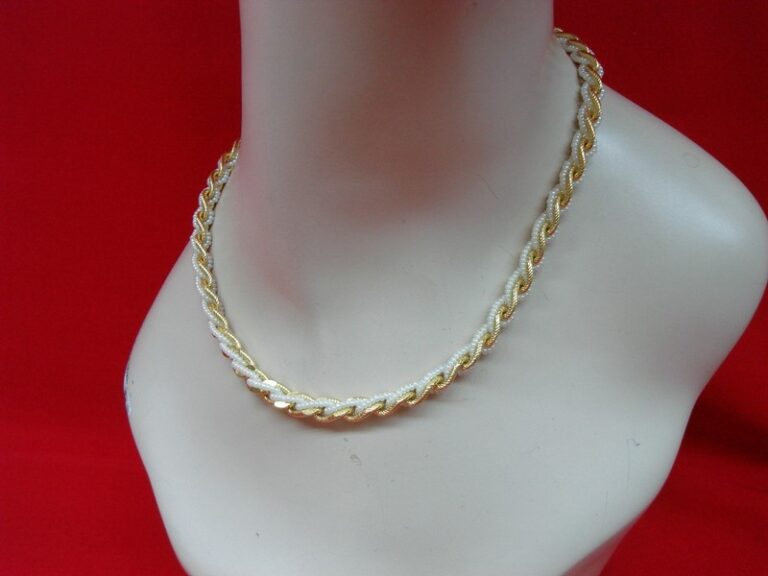 Vintage 1970s Trifari woven gold-tone and pearl choker necklace