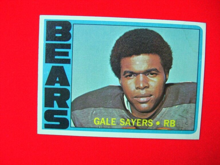 1972 Topps Football Gale Sayers #110 card, Near Mint/Mint condition with water stain