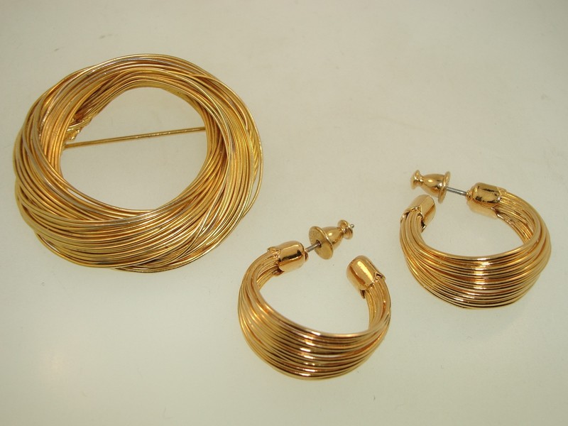 Vintage 1980s Monet gold tone wire wrapped pin and earring set