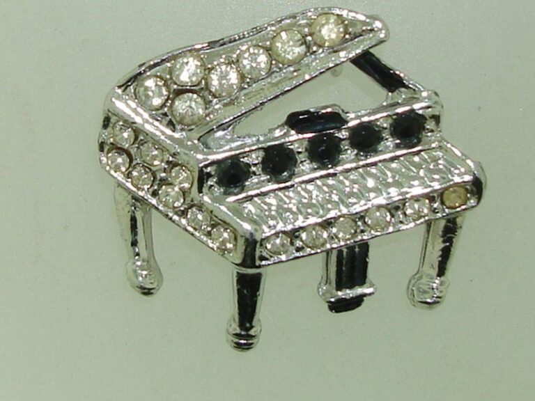 Vintage rhinestone baby grand piano pin brooch