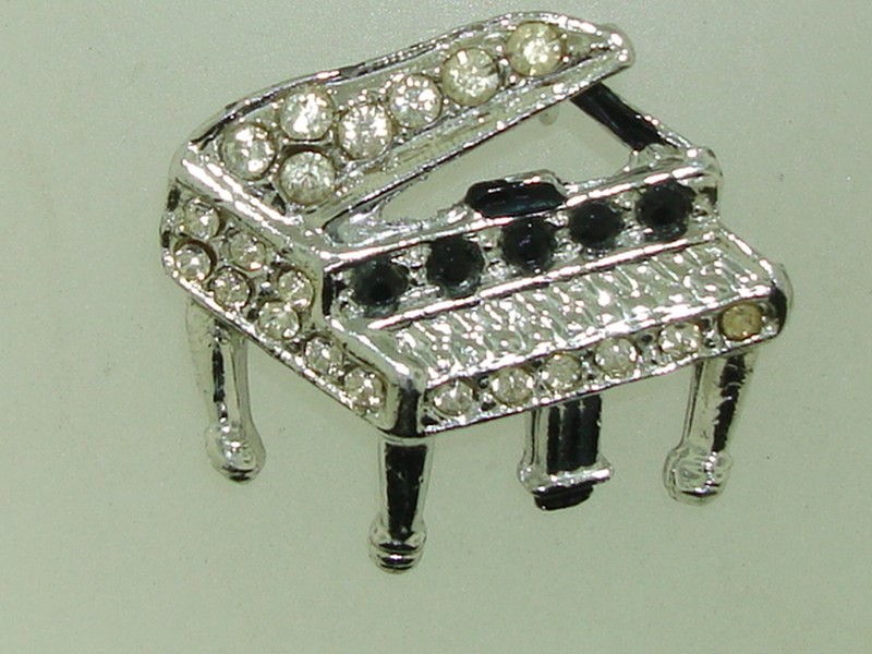 Vintage rhinestone baby grand piano pin brooch