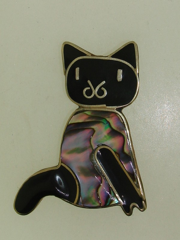 Vintage Mexico Alpaca cat pin with iridescent abalone and black enamel