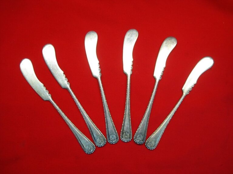 Set of six vintage Princess pattern silver plate butter knives by Rogers, 1901