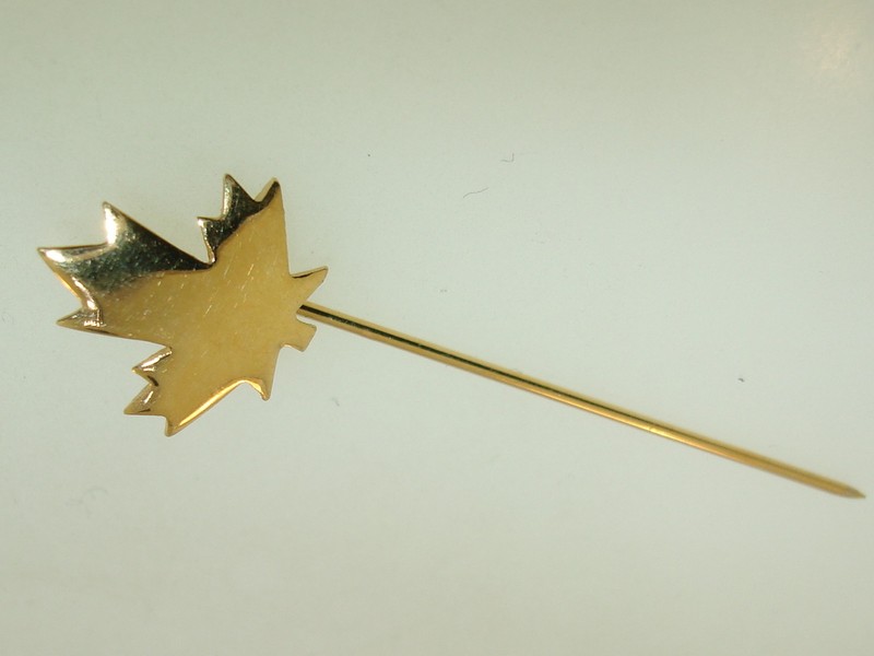 Vintage Trifari gold-plated maple leaf stick pin with crown hallmark