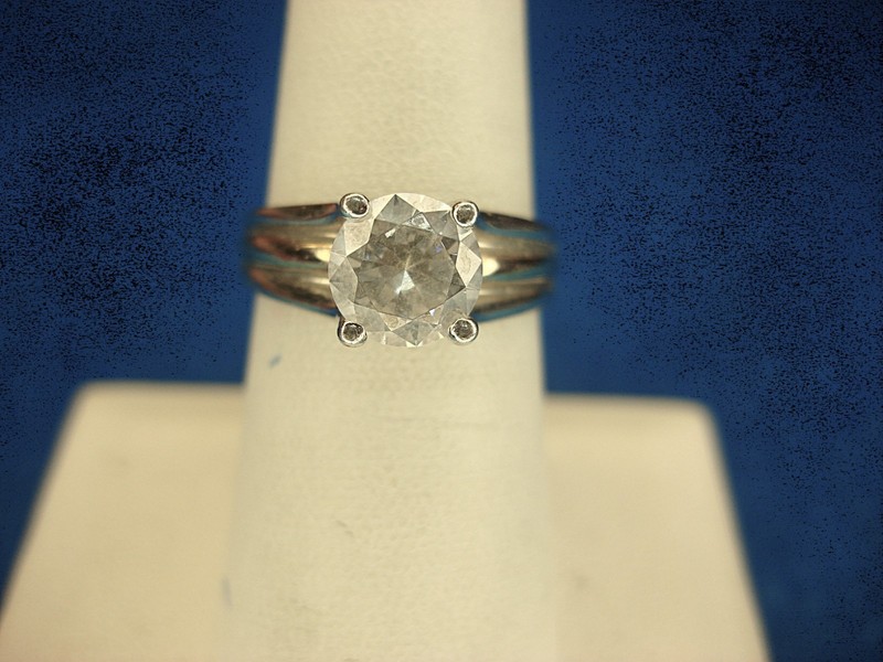 Sterling silver ring with a 7.8mm simulated diamond, size 7.5
